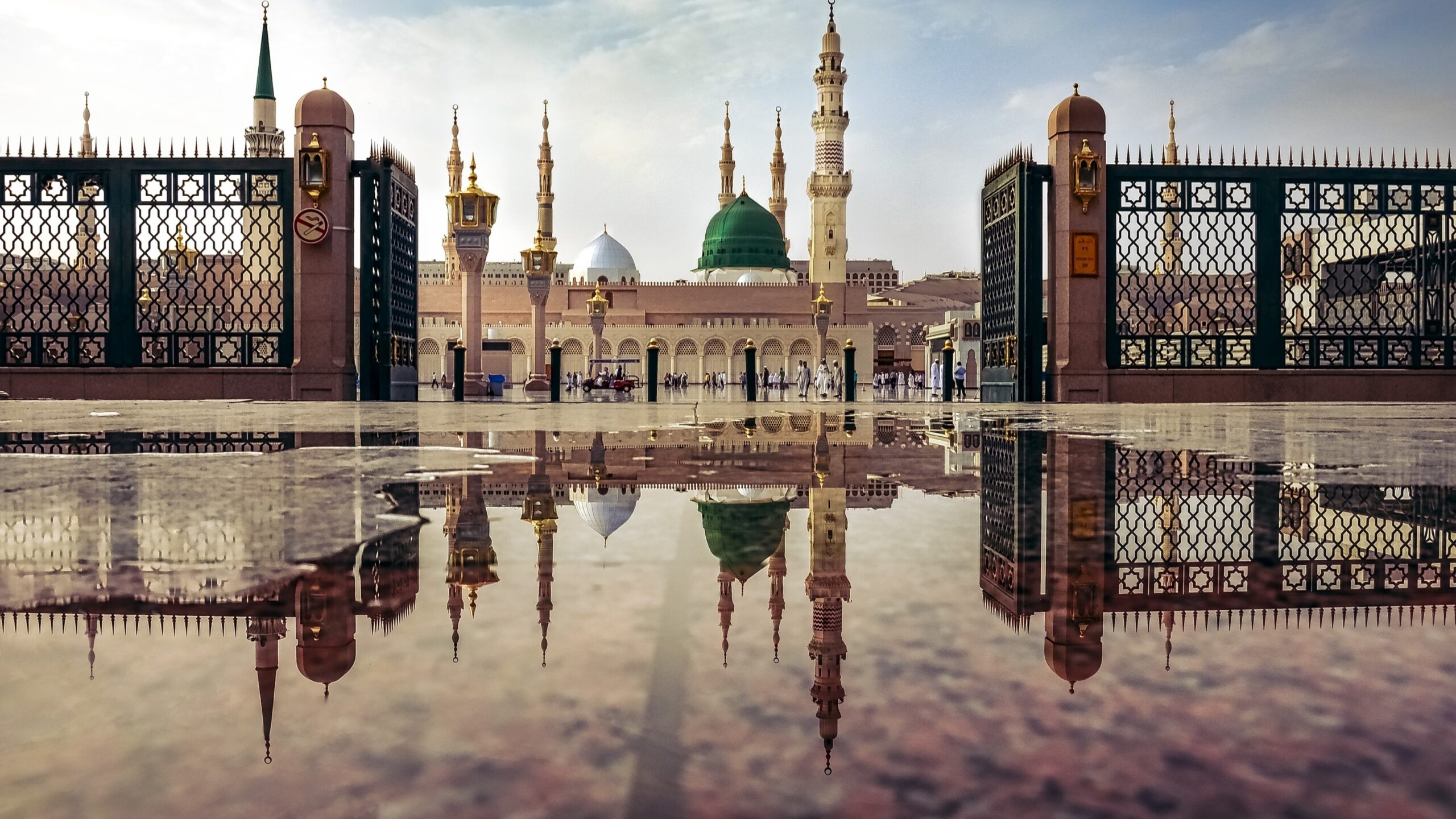 Masjid reflection